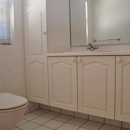 بيت للعطل Three-bedroom Holiday In *