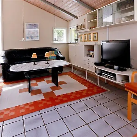 Three-bedroom Holiday In بيت للعطل هالس