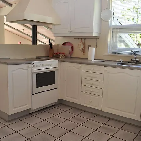 بيت للعطل Three-bedroom Holiday In *